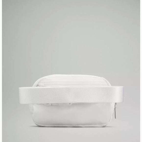 NWT LULULEMON WHITE BELT BAG - Picture 3 of 7